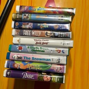 Lot of Nine Animated Rare VHS Clamshell Tapes Charlie Brown Free Willy Milo+Otis